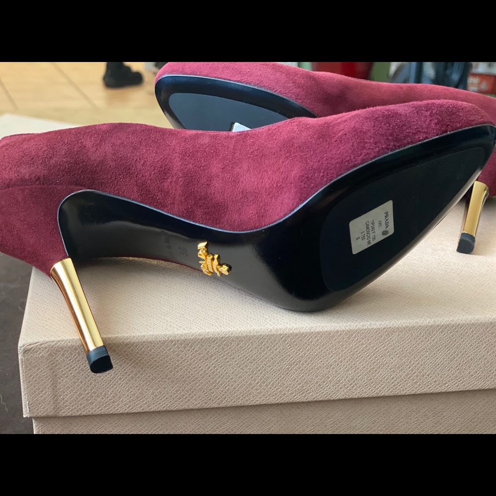 Prada - Picture 2 of 5